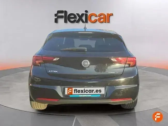 Usado Opel Astra Ultimate 145 CV (106 kW) 2021 Negro