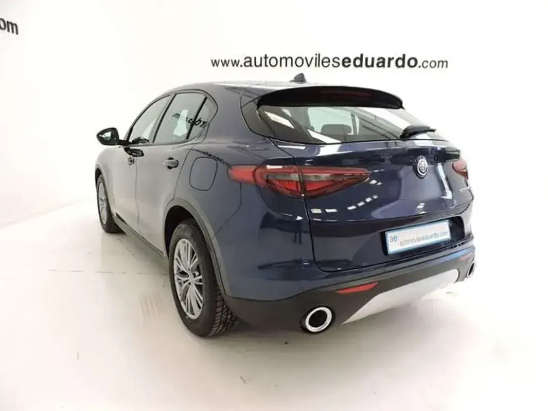 Usado Alfa Romeo Stelvio 160 CV (117 kW) 2021 Azul SUV