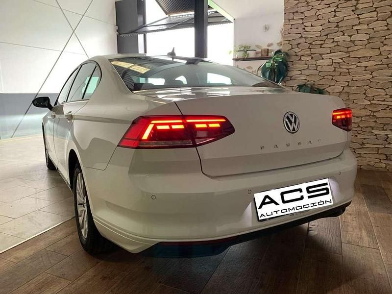 Usado VW Passat Business 120 CV (88 kW) 2020 Blanco Berlina