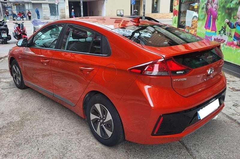 Usado Hyundai Ioniq 141 CV (103 kW) 2017 Rojo Utilitario