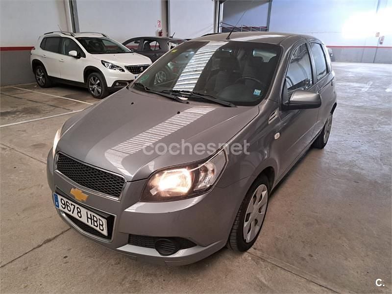 Usado Chevrolet Aveo LS 101 CV (74 kW) 2010 Gris / plata Berlina