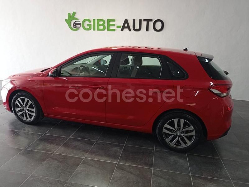 Rojo Usado 2017 Hyundai i30 Berlina | 12.700 € (Precio justo) - Imagen 1/4
