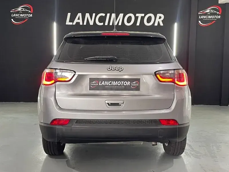Usado Jeep Compass Longitude 140 CV (102 kW) 2018 Gris / plata SUV