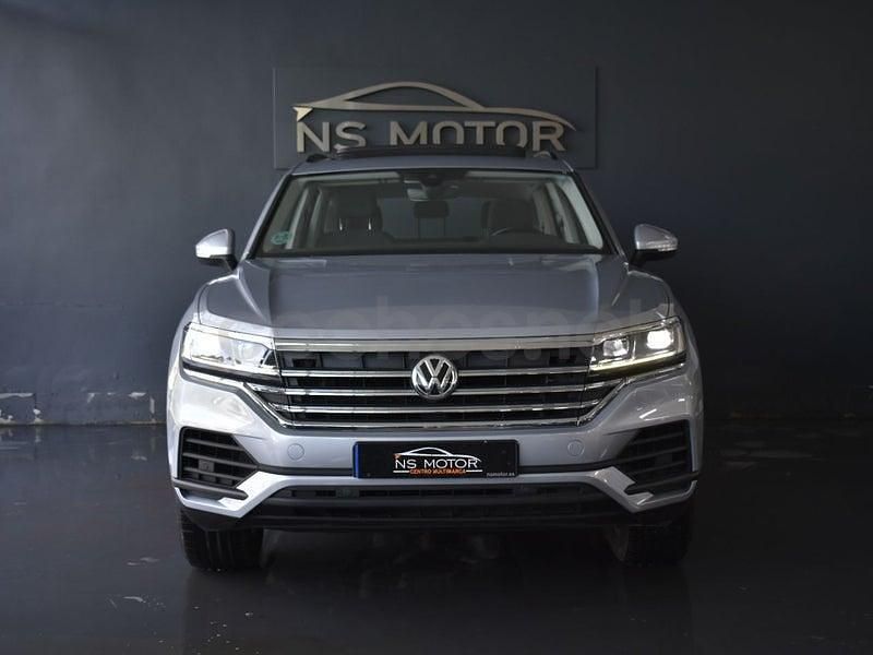 Usado VW Touareg Pure 231 CV (169 kW) 2018 Gris / plata SUV