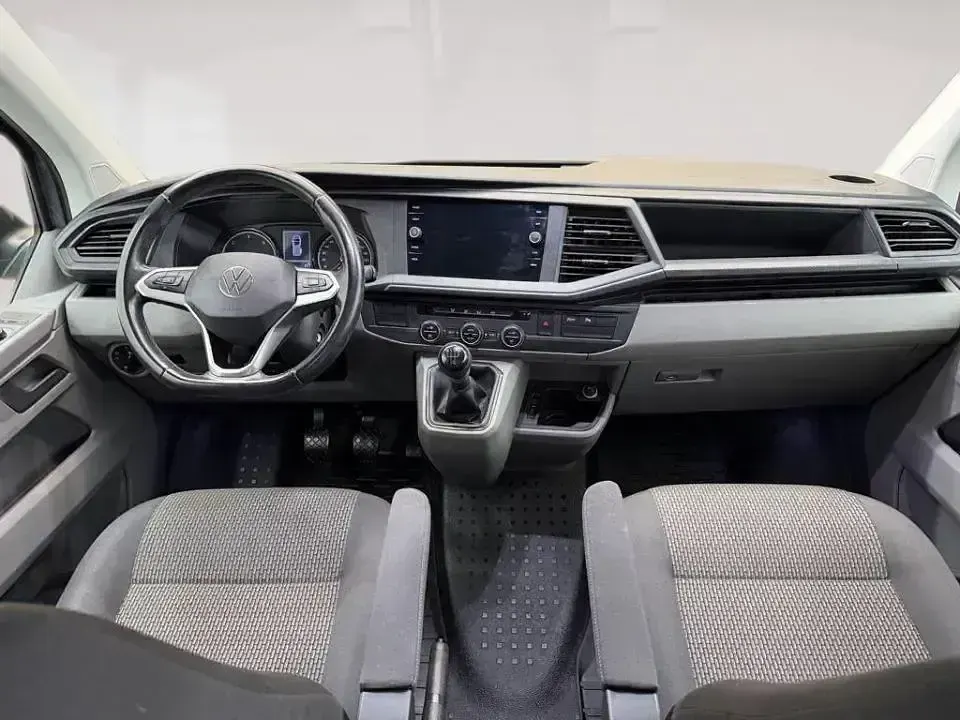 Usado VW Caravelle 110 CV (80 kW) 2022 Gris Van