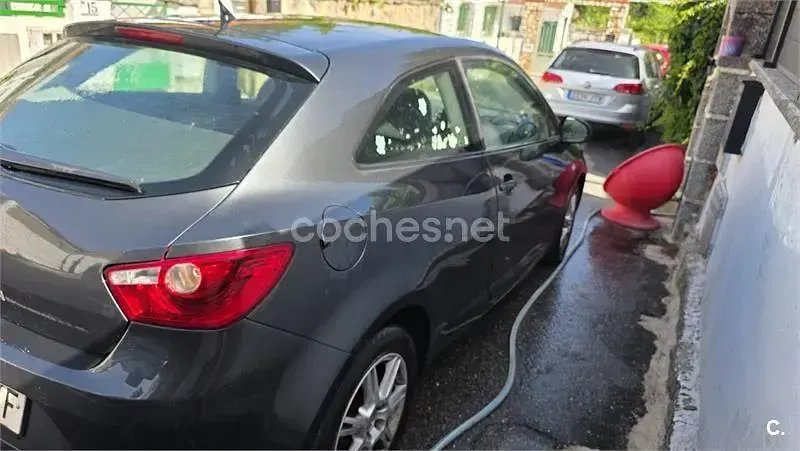 Usado Seat Ibiza SC Style 90 CV (66 kW) 2010 Gris / plata Utilitario