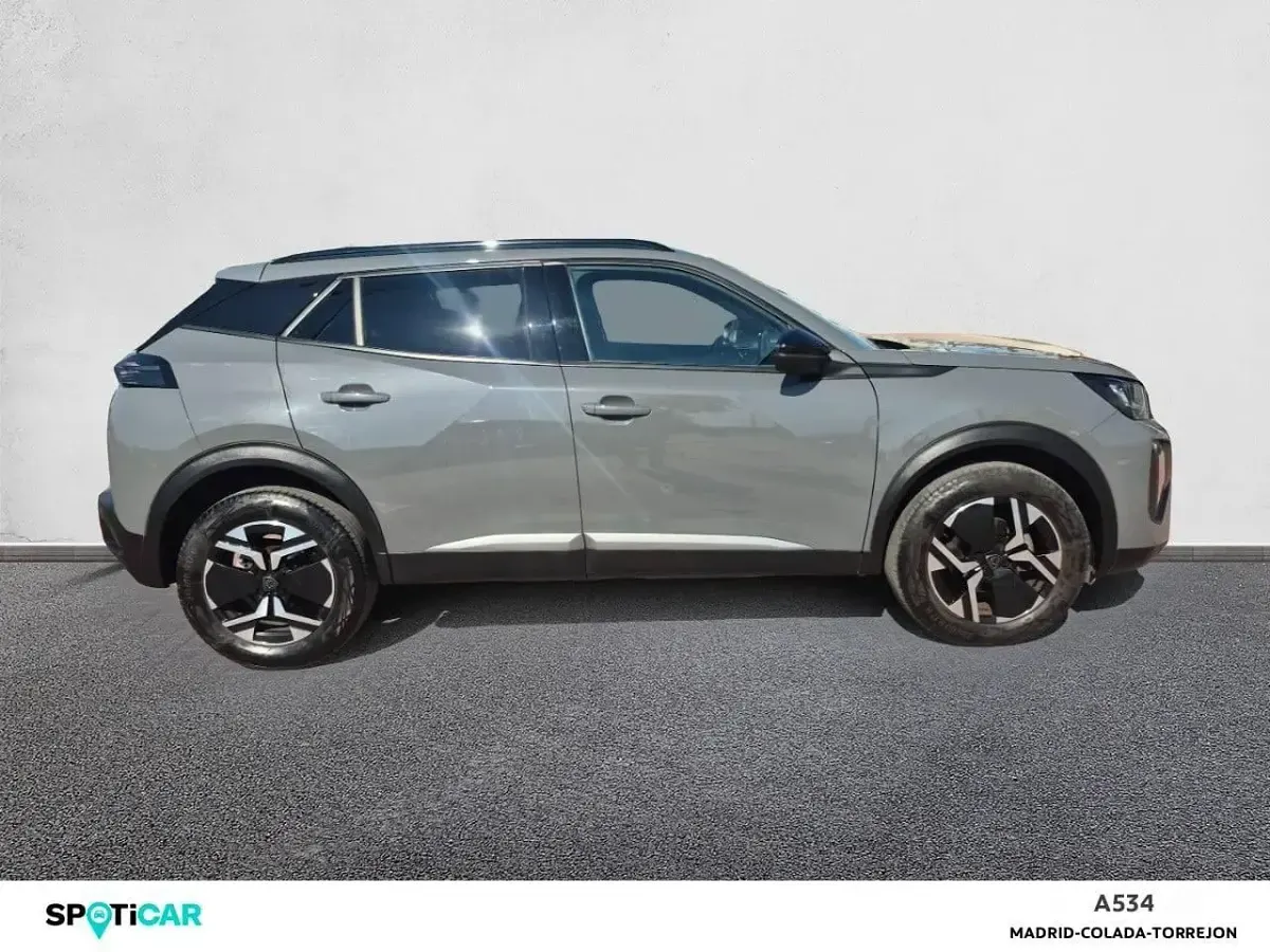 Usado Peugeot 2008 Allure 100 CV (73 kW) 2023 Gris SUV