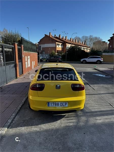 Usado Seat Leon 150 CV (110 kW) 2005 Amarillo Utilitario