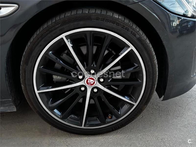 Negro Usado 2016 Jaguar XE R-Sport Berlina | 17.500 € (Precio justo) - Imagen 1/4