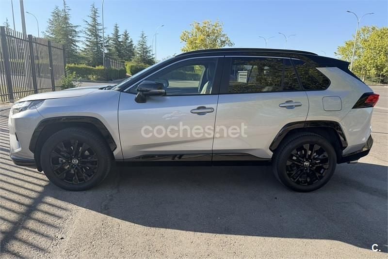 Usado Toyota RAV4 Hybrid Style 218 CV (160 kW) 2023 Gris / plata SUV