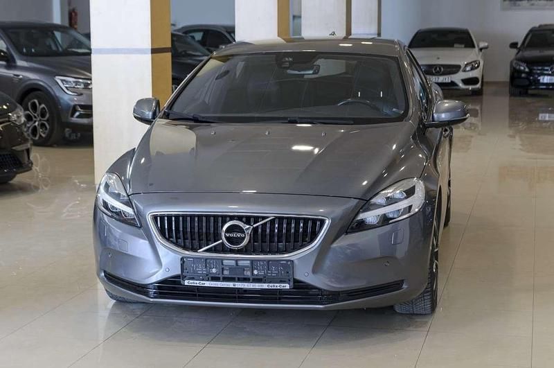 Käytetty Volvo V40 Momentum 150 HP (110 kW) 2019 Harmaa Viistoperä