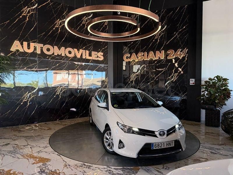 Usado Toyota Auris Active 90 CV (66 kW) 2013 Blanco Berlina