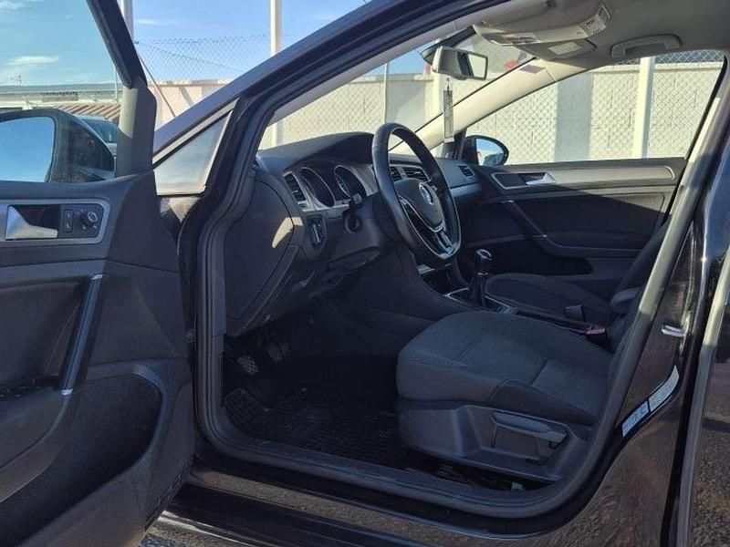Usado VW Golf VII 110 CV (80 kW) 2016 Negro Berlina