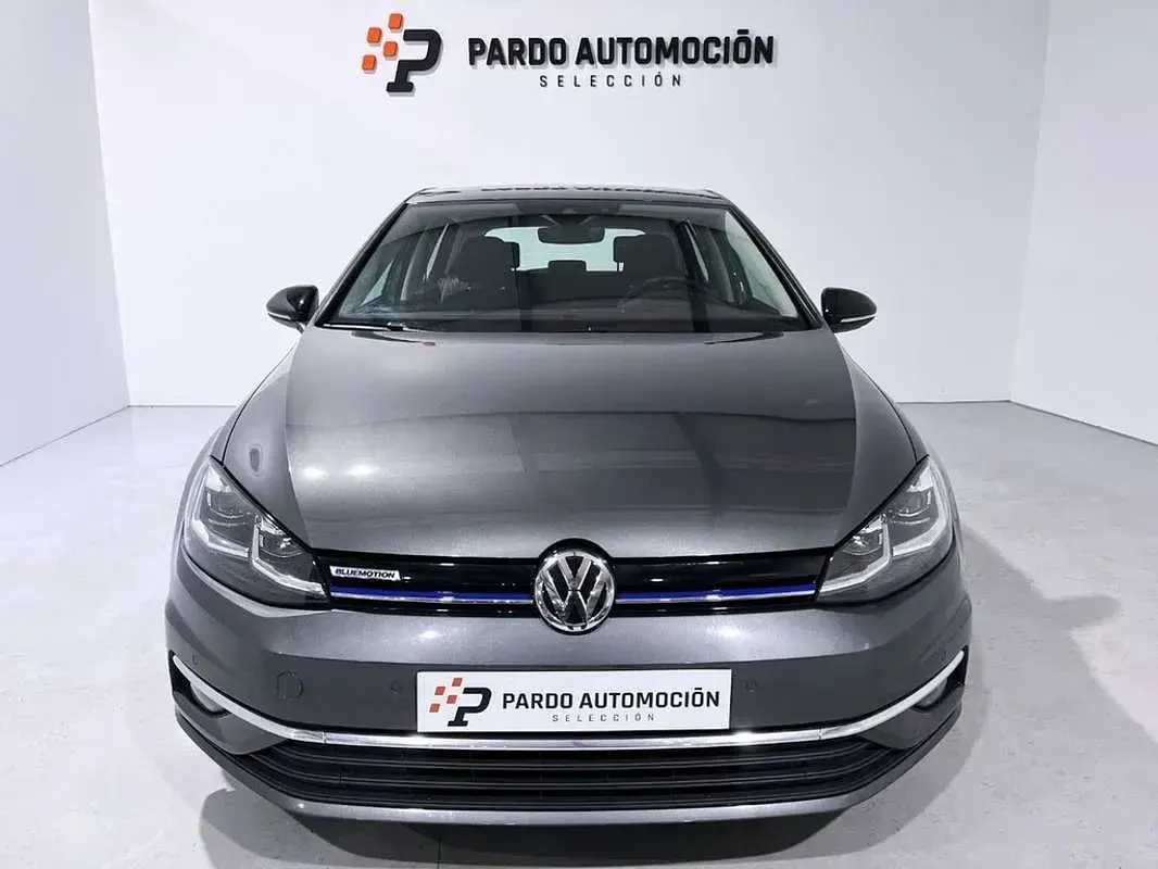 Usado VW Golf VIII Life 131 CV (96 kW) 2020 Gris Utilitario