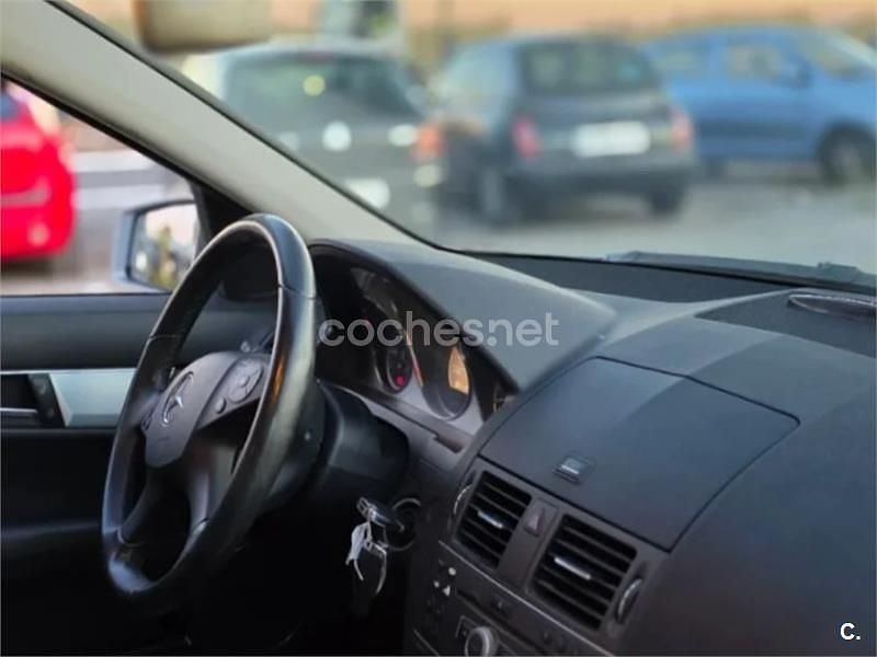 Usado Mercedes C180 Edition 156 CV (114 kW) 2010 Gris / plata Berlina