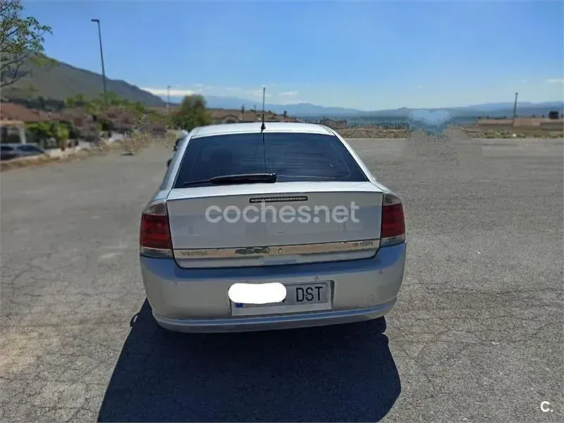 Usado Opel Vectra Cosmo 120 CV (88 kW) 2005 Gris / plata Berlina