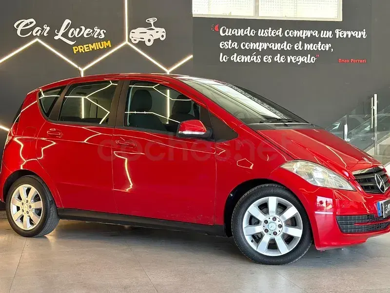 Usado Mercedes A180 Avantgarde 109 CV (80 kW) 2010 Rojo Monovolumen