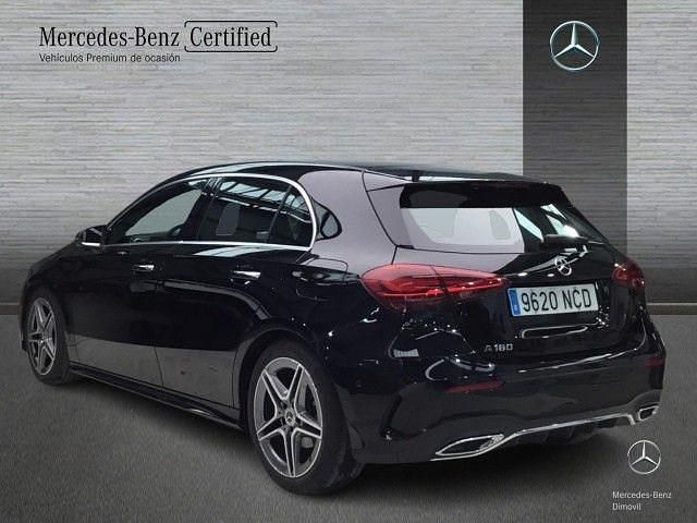 Usado Mercedes A180 AMG line 136 CV (100 kW) 2025 Negro noche