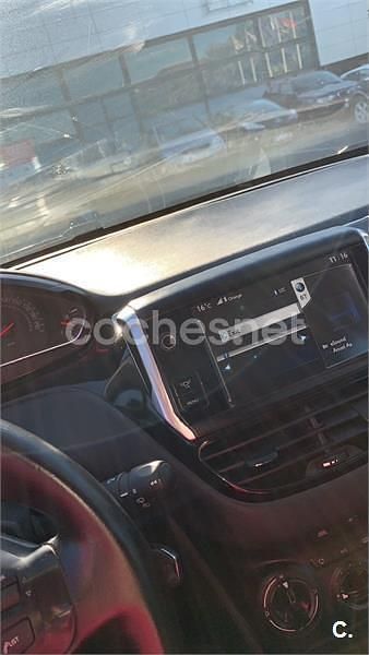 Usado Peugeot 208 Active 68 CV (50 kW) 2014 Gris / plata Utilitario