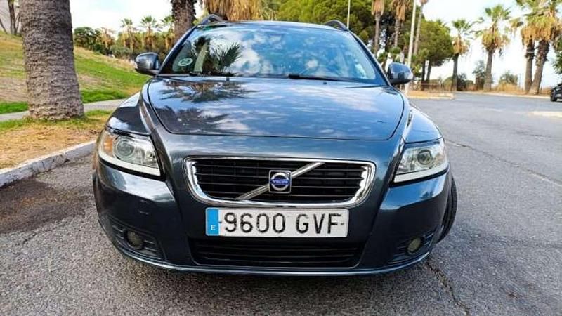 Usado Volvo V50 109 CV (80 kW) 2010 Plateado Familiar