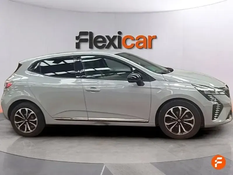 Usado Renault Clio V Techno 90 CV (66 kW) 2025 Gris / plata Berlina