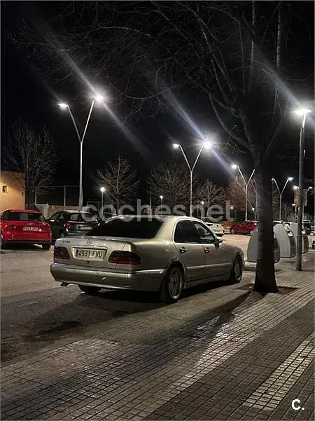 Usado Mercedes E320 Avantgarde 197 CV (144 kW) 2000 Gris / plata Berlina