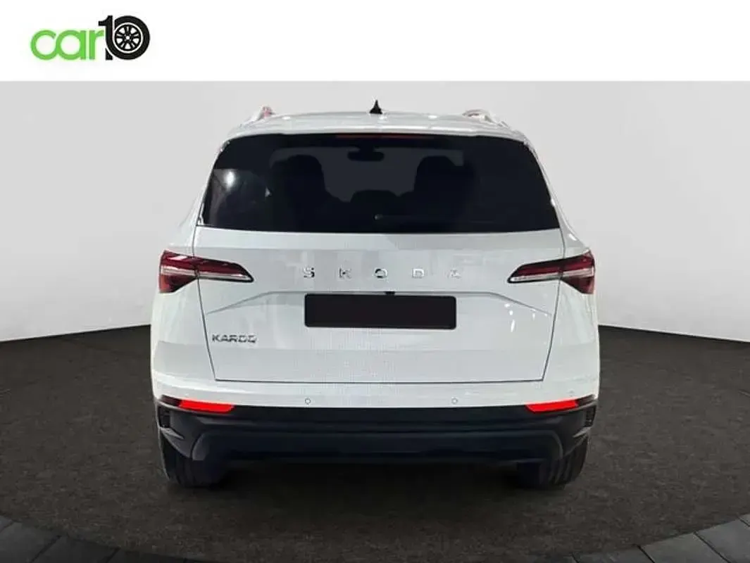 Usado Skoda Karoq Ambition 150 CV (110 kW) 2022 Blanco SUV