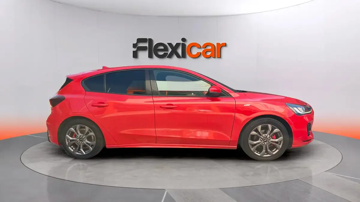 Usado Ford Focus ST-Line 125 CV (91 kW) 2022 Rojo Berlina