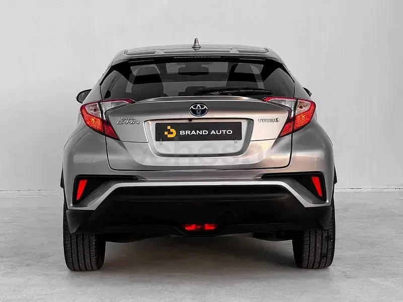 Usado Toyota C-HR Advance 122 CV (89 kW) 2019 Gris / plata SUV