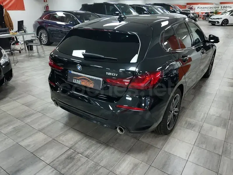 Usado BMW 120 Sport Line 170 CV (125 kW) 2024 Negro Berlina