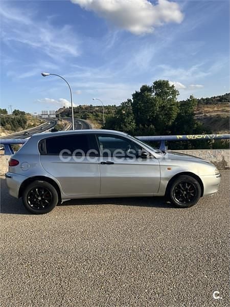 Usado Alfa Romeo 147 115 CV (84 kW) 2003 Gris / plata Utilitario