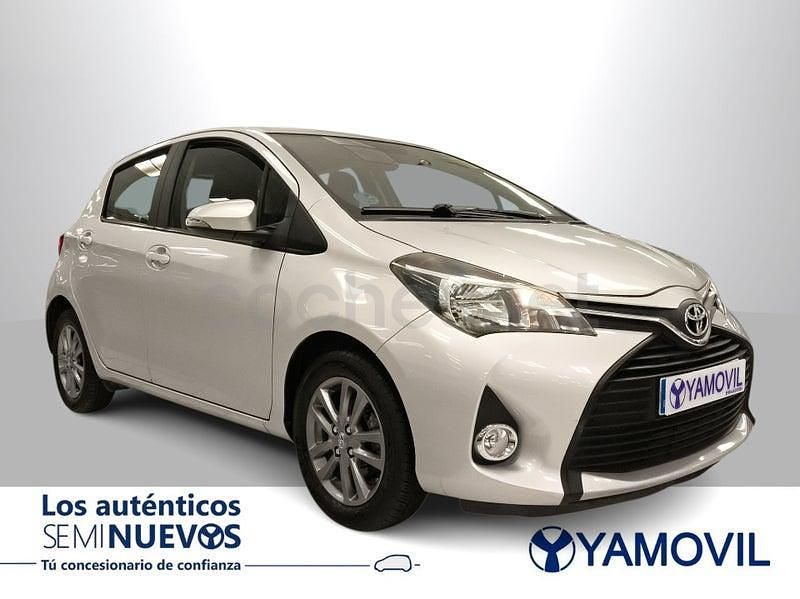 Usado Toyota Yaris Active 69 CV (50 kW) 2017 Plateado Berlina
