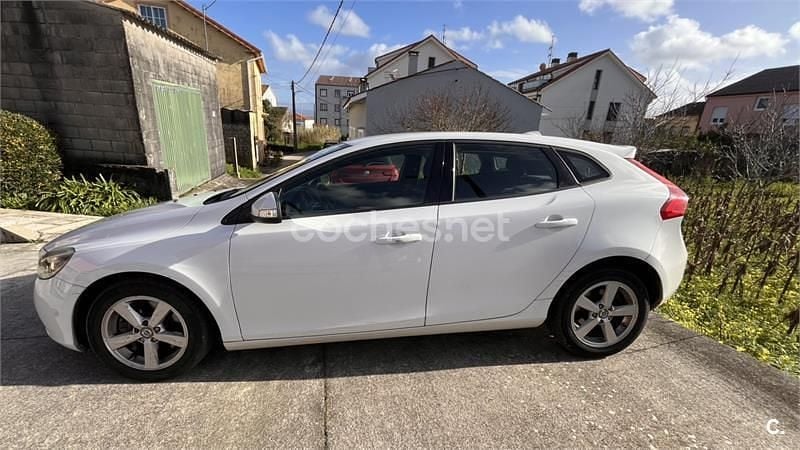 Usado Volvo V40 Momentum 150 CV (110 kW) 2014 Blanco Berlina
