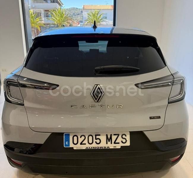 Usado Renault Captur Techno 145 CV (106 kW) 2025 Gris / plata SUV