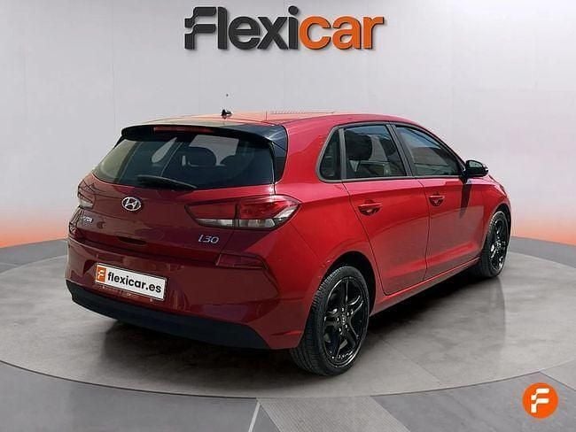Usado Hyundai i30 120 CV (88 kW) 2018 Rojo Utilitario