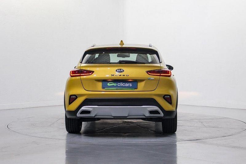 Usado Kia XCeed 141 CV (103 kW) 2022 Amarillo SUV