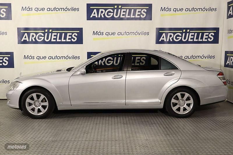 Usado Mercedes S500 388 CV (285 kW) 2007 Plateado Berlina