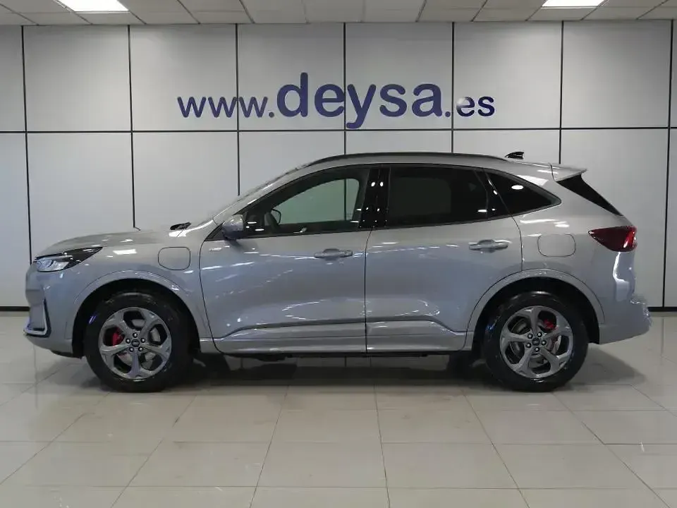 Usado Ford Kuga ST-Line X 243 CV (178 kW) 2026 Gris SUV