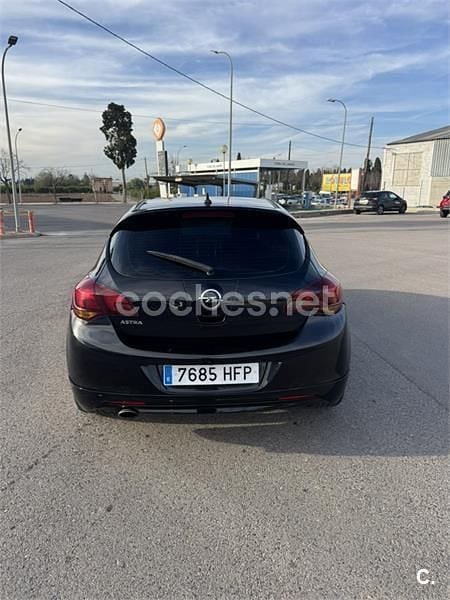 Usado Opel Astra Sport 165 CV (121 kW) 2011 Negro Berlina