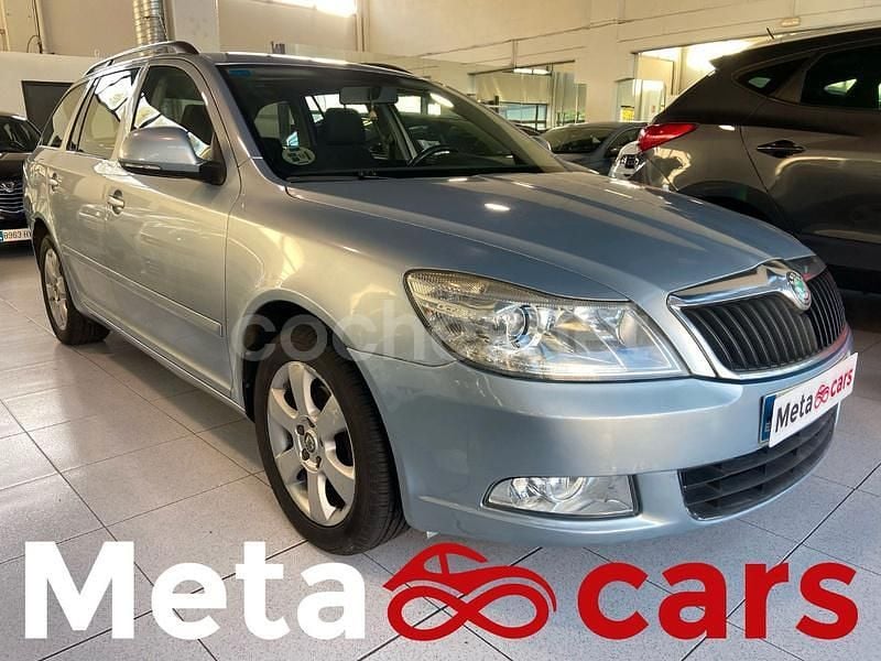 Gris Usado 2010 Skoda Octavia Familiar | 5990 € (Buen precio) - Imagen 1/4