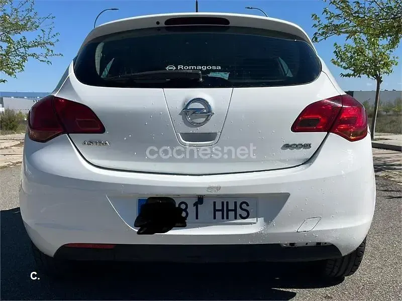 Usado Opel Astra Essentia 95 CV (69 kW) 2011 Blanco Berlina