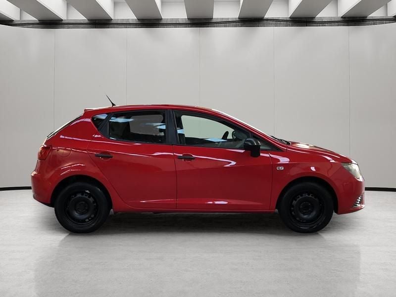 Usado Seat Ibiza Reference 90 CV (66 kW) 2013 Rojo