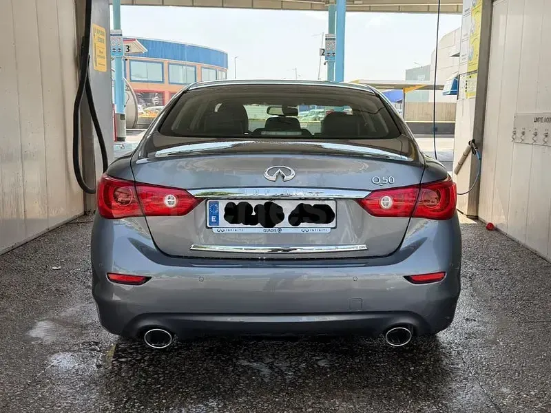Usado Infiniti Q50 170 CV (125 kW) 2015 Gris / plata Berlina