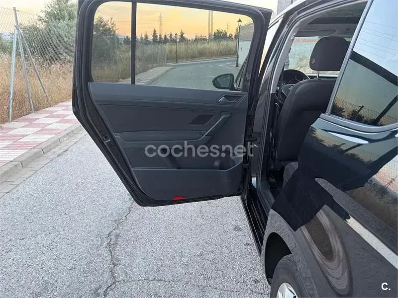 Usado VW Touran Sportline 110 CV (80 kW) 2016 Negro Monovolumen