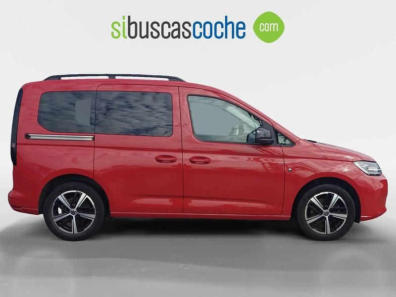 Usado VW Caddy 102 CV (75 kW) 2024 Rojo Monovolumen