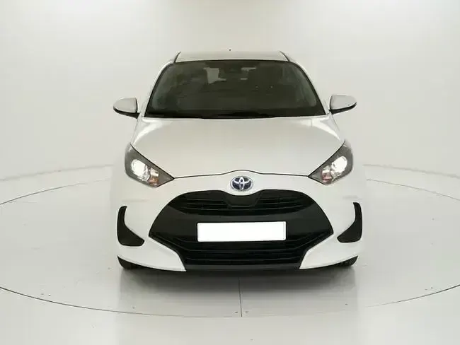 Usado Toyota Yaris Active 116 CV (85 kW) 2022 Blanco Utilitario