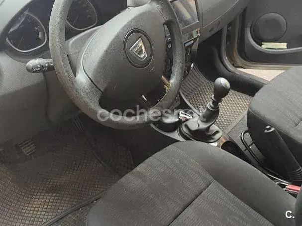 Usado Dacia Duster Lauréate 105 CV (77 kW) 2011 Blanco SUV