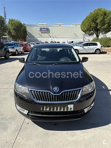Negro Usado 2014 Skoda Rapid Ambition Berlina | 8500 € (Buen precio) - Imagen 1/4