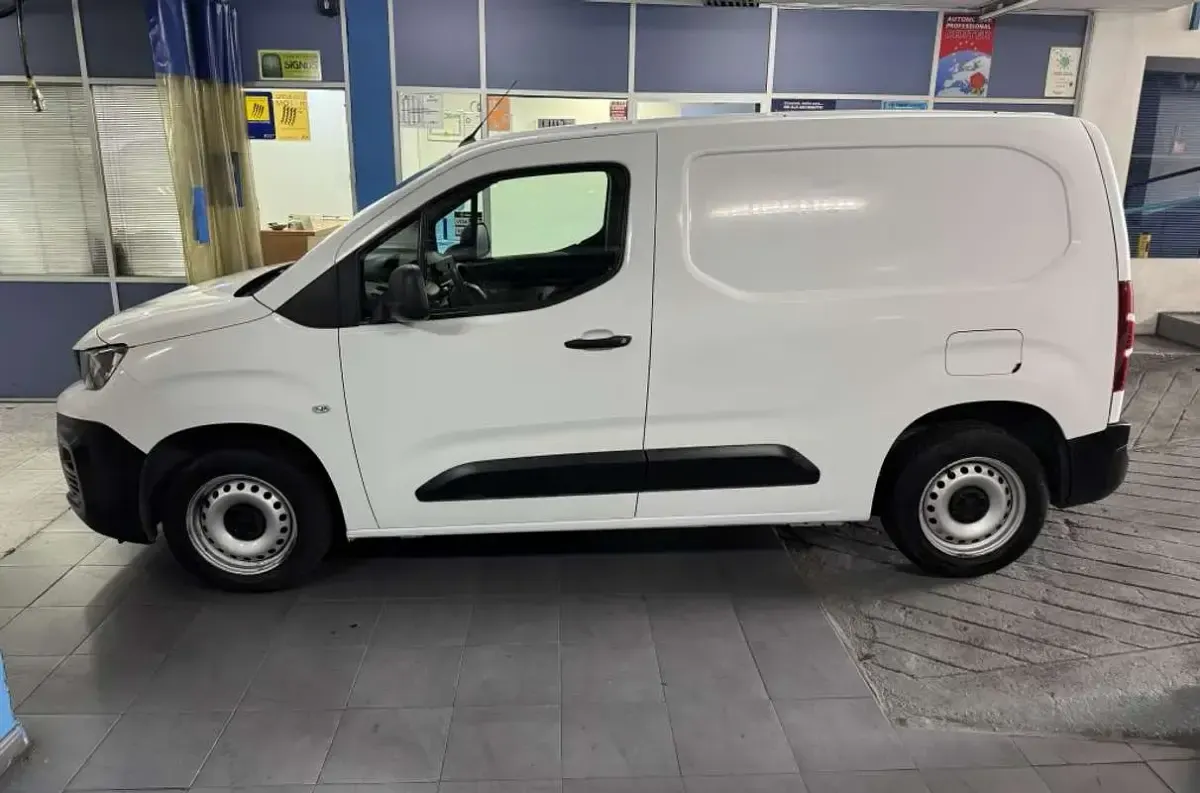 Usado Peugeot Partner S 99 CV (72 kW) 2019 Blanco Monovolumen
