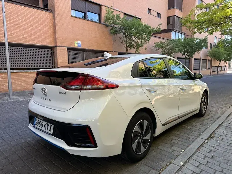Usado Hyundai Ioniq Style 141 CV (103 kW) 2018 Blanco Utilitario